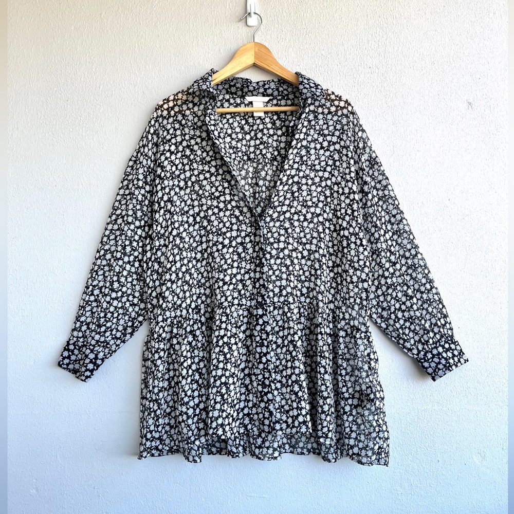 ✨ SALE ✨ H&M | Flowy Floral Shirtdress - Picture 2 of 16